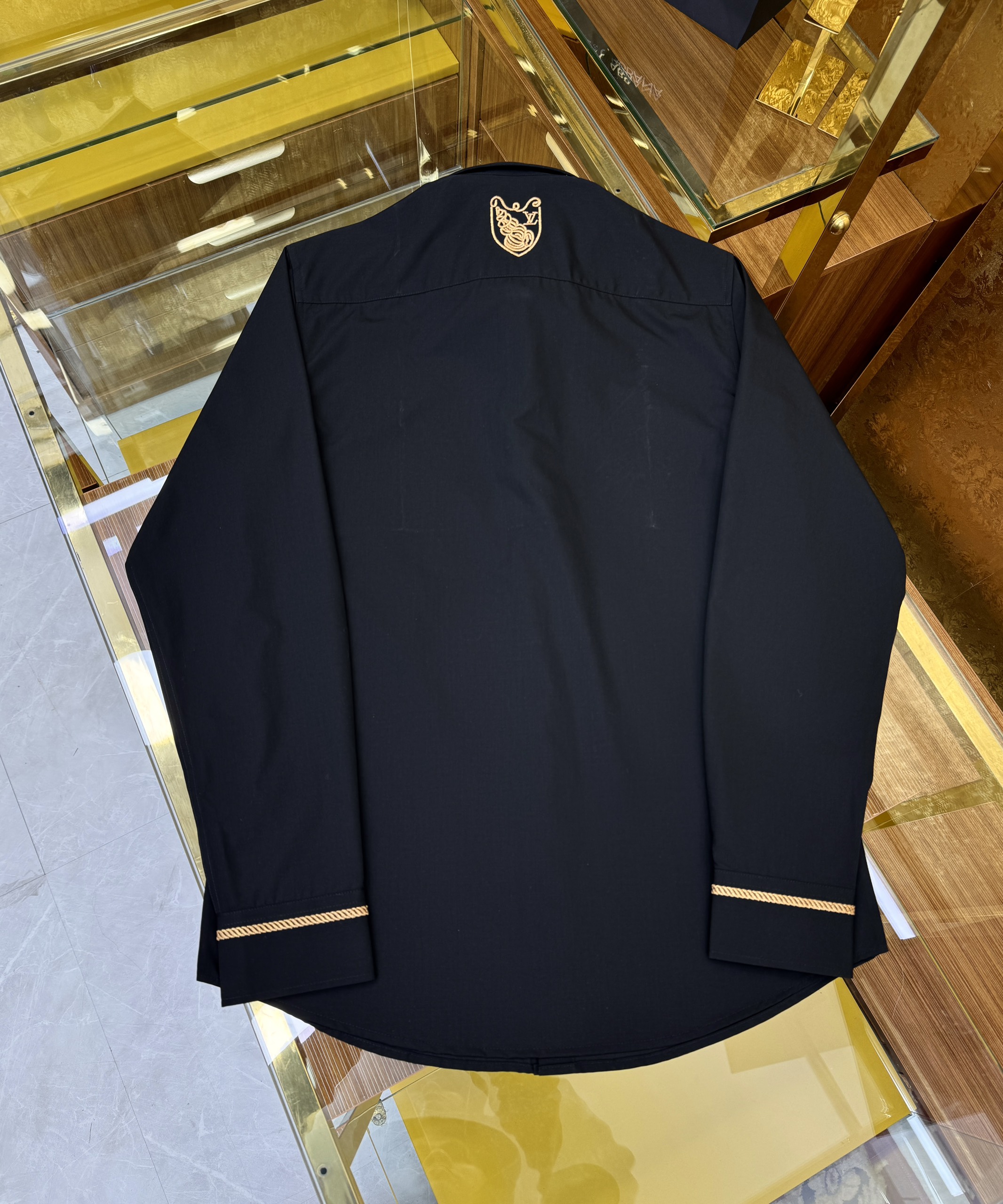 Áo sơ mi dài tay Louis Vuitton LV logo chữ kẻ sọc tay thêu Like Auth on web CD